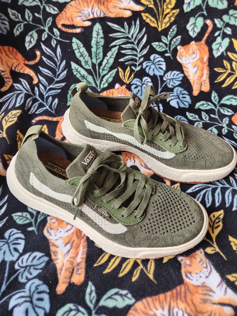 Vans Ultra Range Eco Cush Olive Green Mens size 7.5, Womens 9